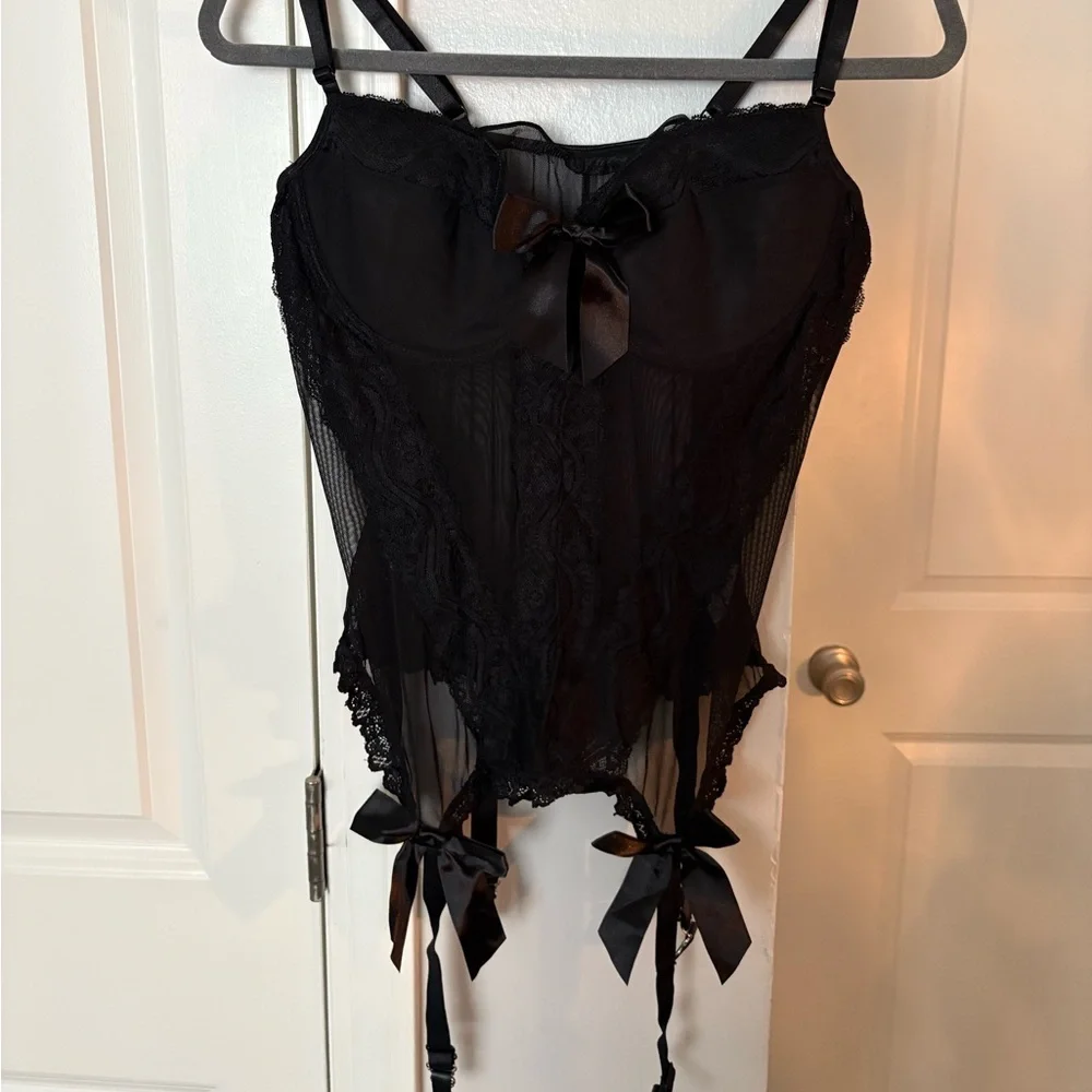 Leg Avenue Elegant Black Lace Bustier - Picture 1 of 5